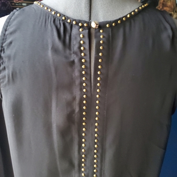 Stitch Fix Gold Studded Keyhole Split Back Top - M - Picture 4 of 5